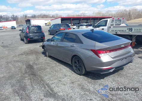 2022 Hyundai Elantra Sel z USA, uszkodzony, nr VIN KMHLM4AG8NU243250